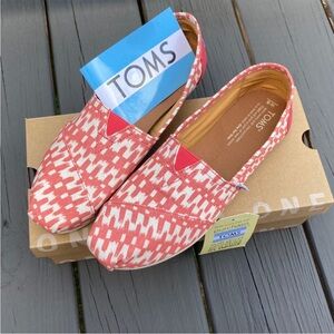 TOMS Coral and White Geometric Slip-Ons